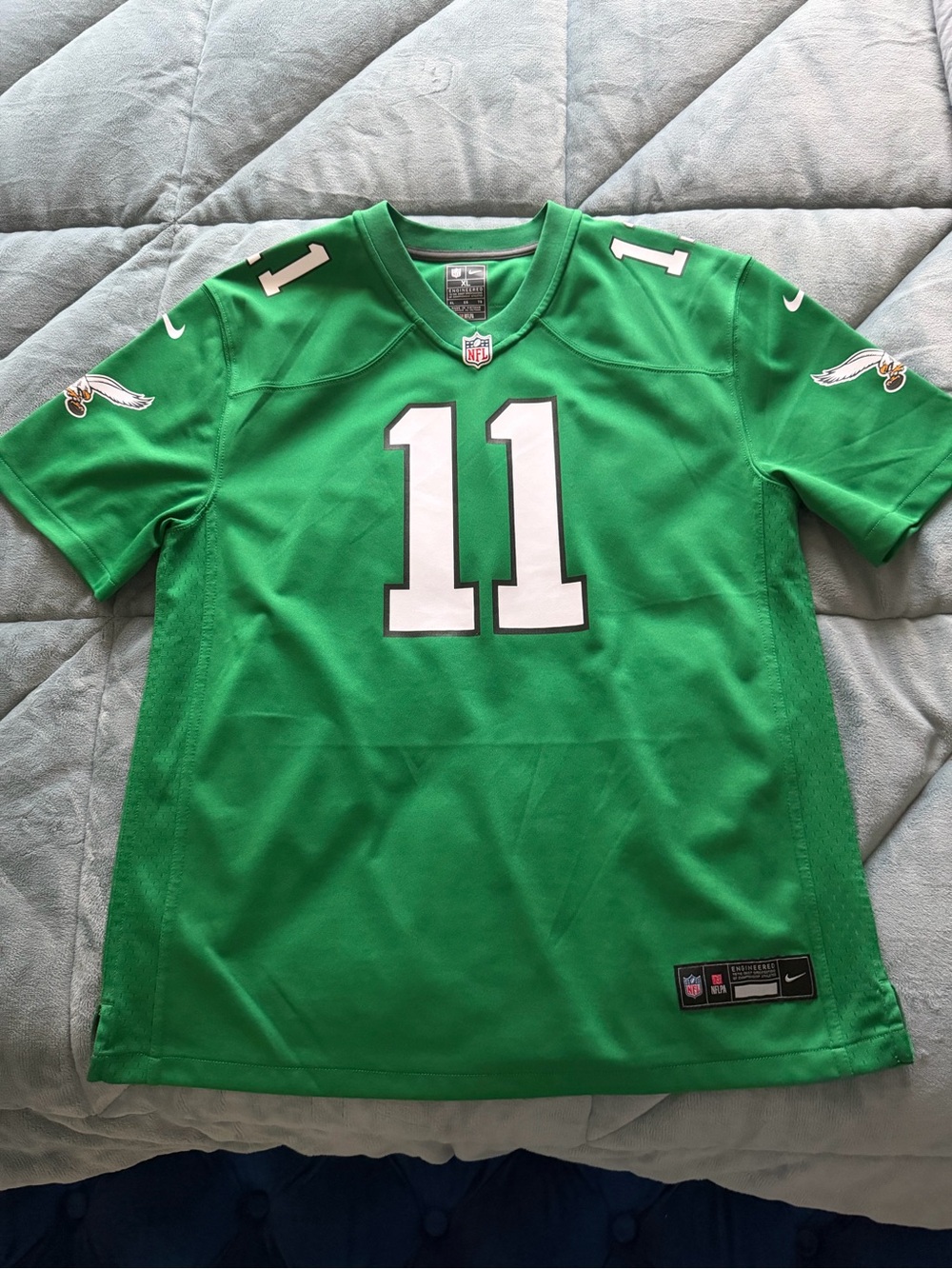 Philadelphia Eagles Kelly Green AJ Brown jersey